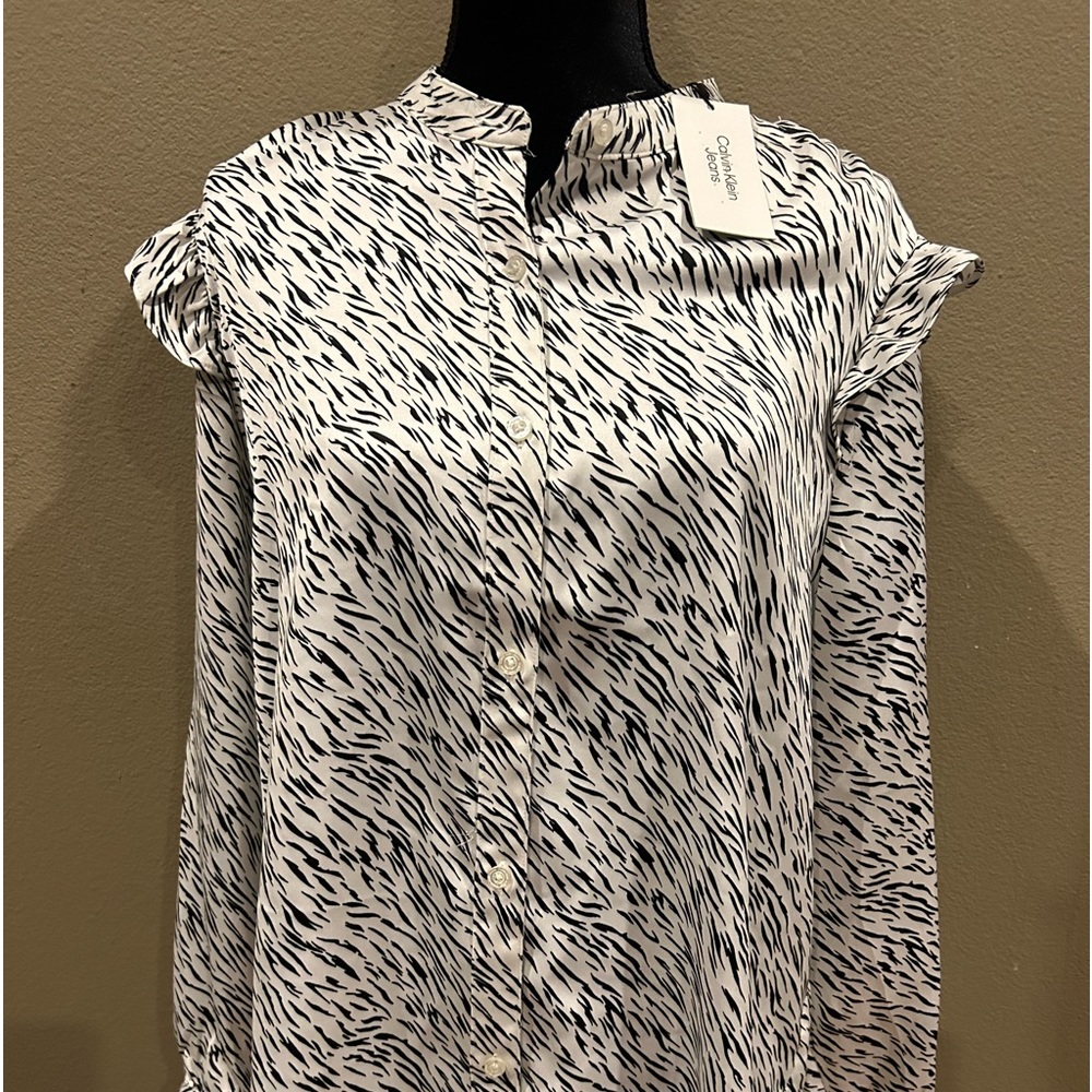 Calvin Klein Jeans Women’s Black & White Zebra striped Long Sleeve Blouse